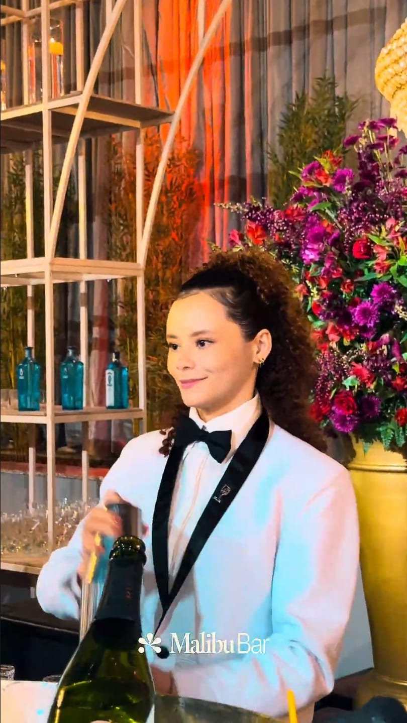 Bartender da Malibu Bar em um evento